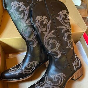 black and silver leather cowboy boots